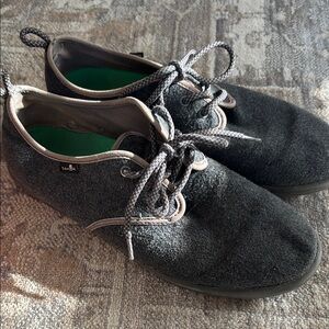 Sanuk Black and Gray Oxfords with Contrast Laces